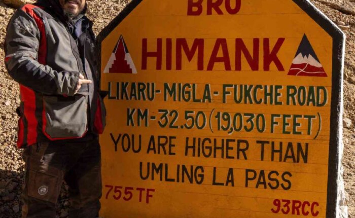 The road from Srinagar over to Leh